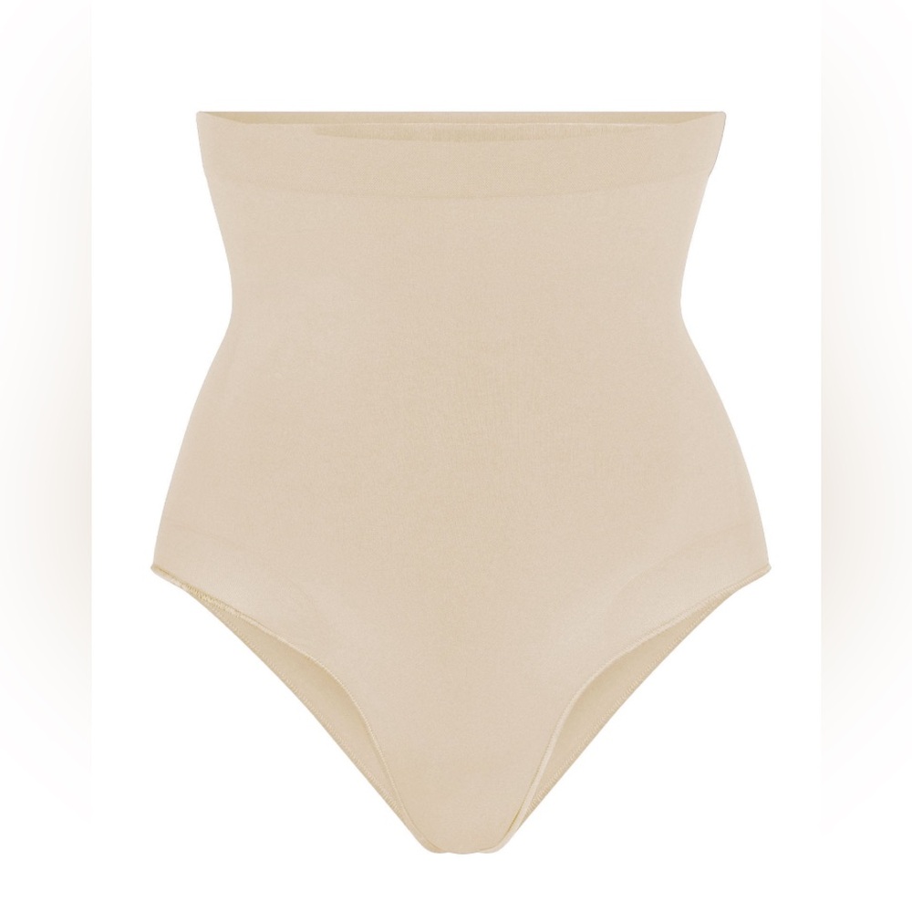 Skims seamless sculpt high waisted brief size small & xs NWOT color sand